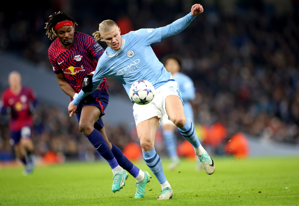 关于清晨体能课后；莱比锡内部沟通备战欧冠；压力陡增；更衣室氛围转暖的信息