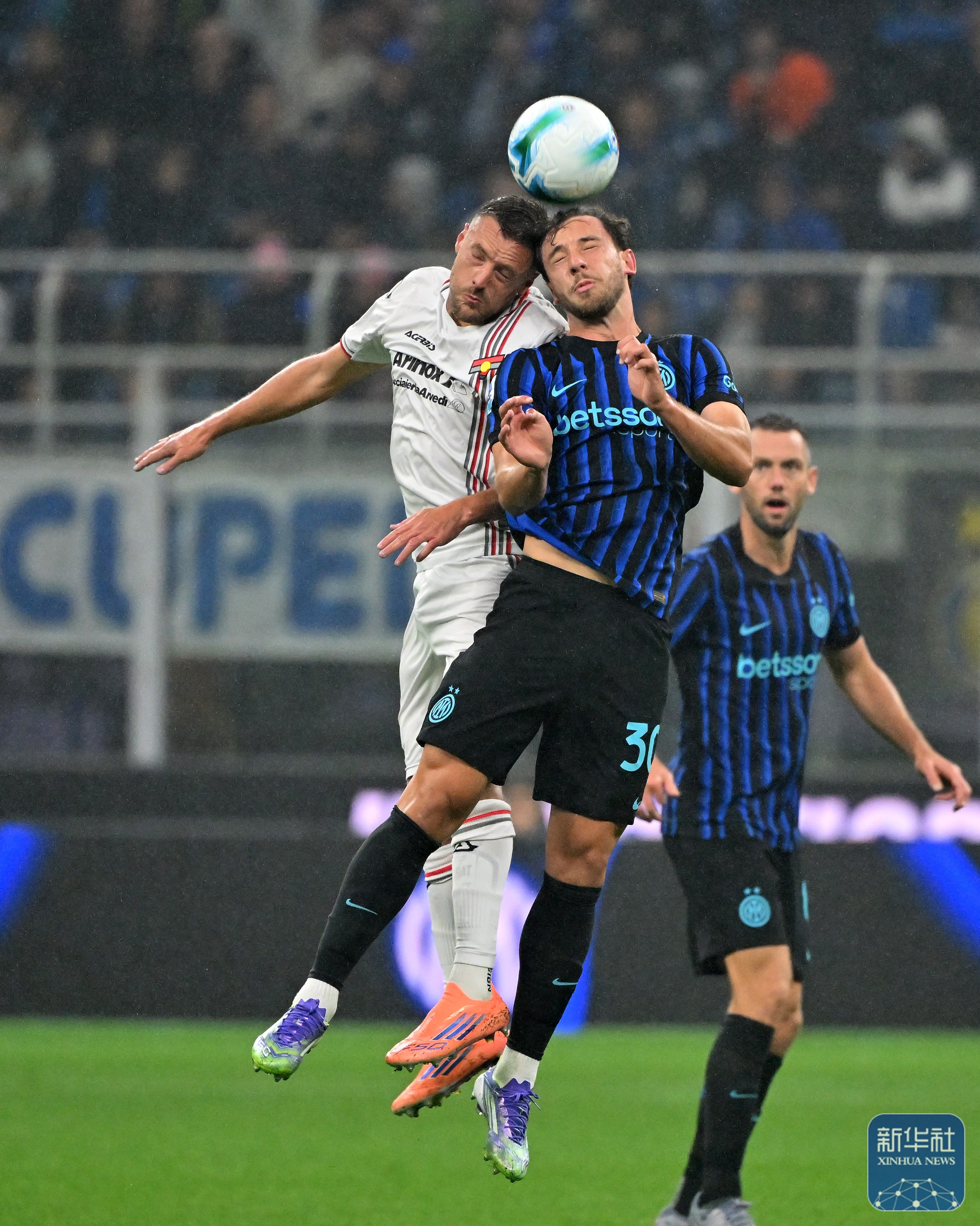 包含欧联赛前再迎强敌，AC米兰复出首秀，主帅态度：气氛紧张，球队文化再被提及的词条